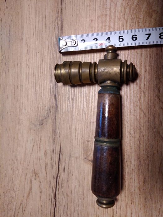 Klamka mosiężno-drewniana. Stara. Stan bardzo dobry, gratis rozety.