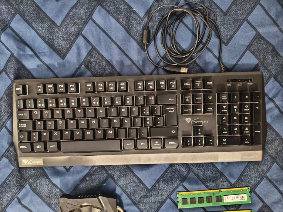 Conjunto de componentes eletrônicos