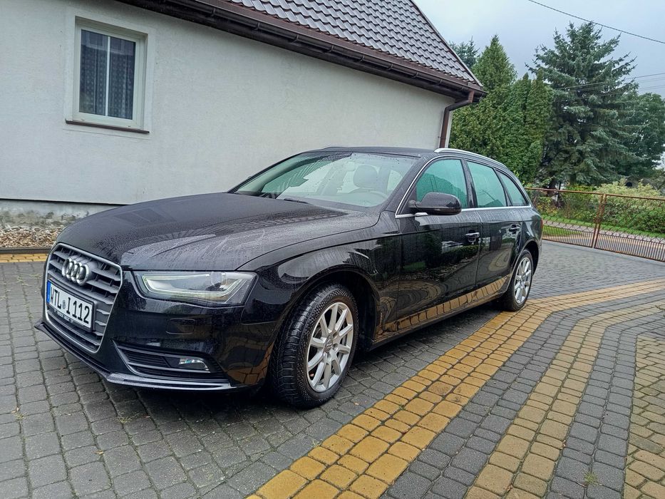 Audi A4 B8 2.0tdi-143km-lift-ksenon-hak-navi-sprowadzony!