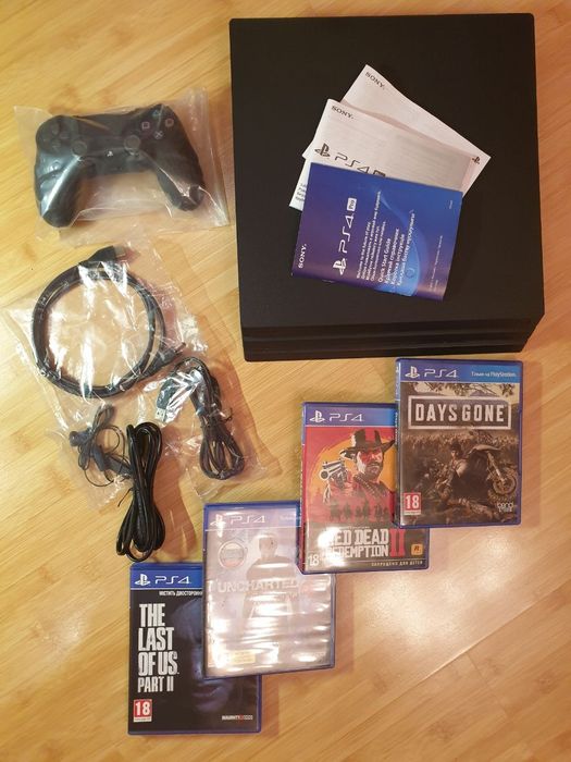 Консоль Sony PlayStation 4 PRO 1TB CUH 72 Black + 4 диска з іграми