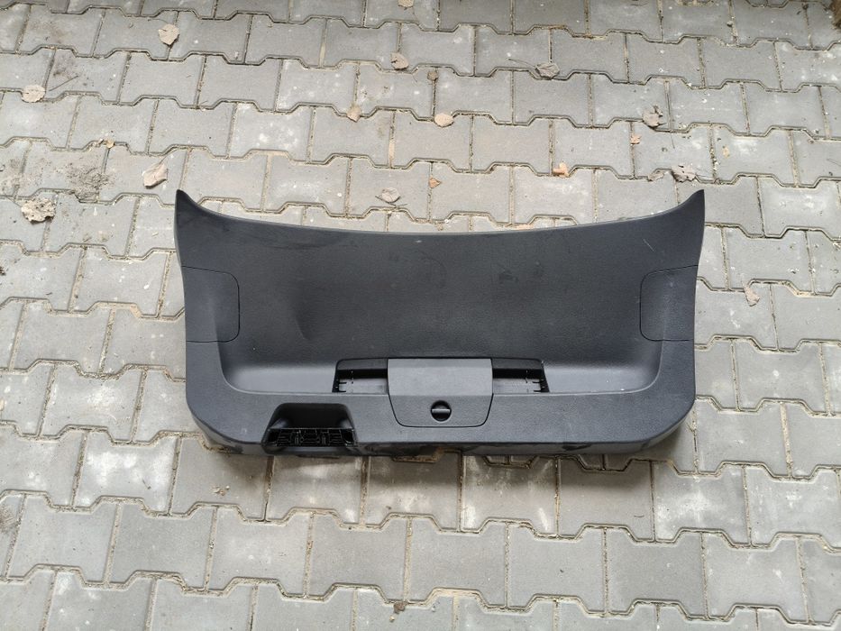 Облицювальна карта кришки багажника Passat B8 нижня частина