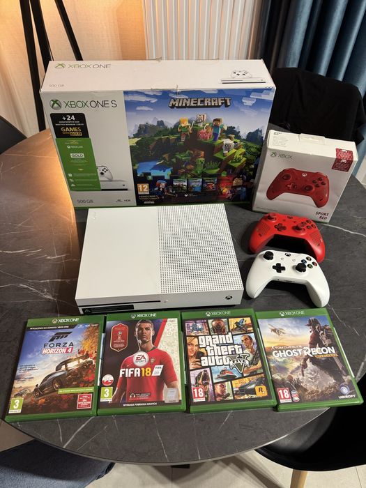 Xbox One S 500GB + 2 pady + 4 gry