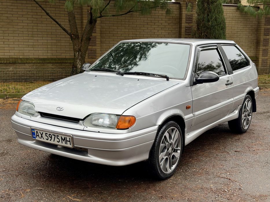 ВАЗ 2113 2007 год 1.6 8v 166 пробег!2хозяин.В отличном состоянии,без гнили и ржавчины!В ходу идеальная.стеклоподъемники,бортовой компьютер.Даигатель шепчет,кпп четко!Обслужена до мелочей!После полного т.о с заменой ремня грм.2 ключа!