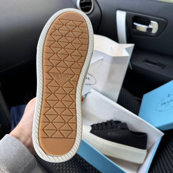 Жіночі кеди на платформі чорні Prada platform black white premium