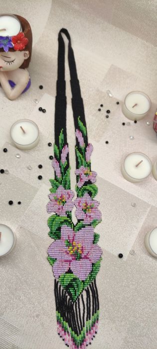 Гердан " Лілія"виконаний з чешського бісеру