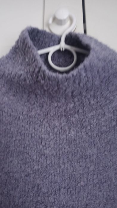 Liliowy sweterek firmy Monki roz. M