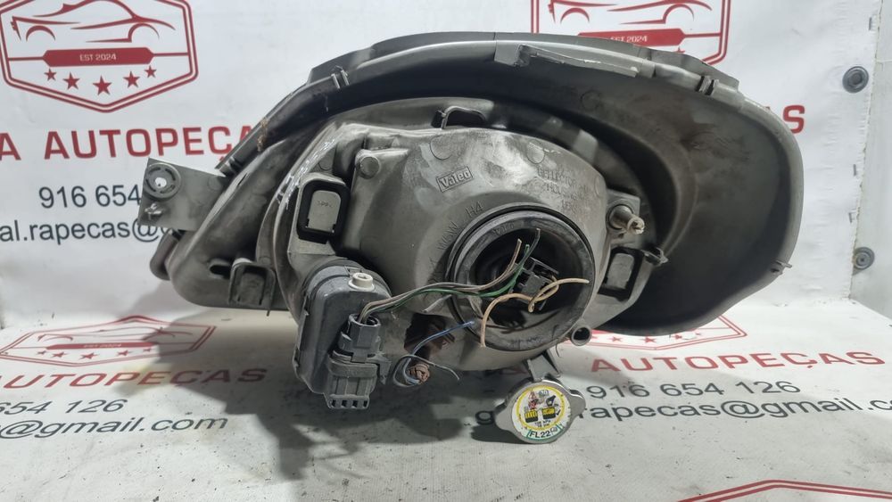 Ótica Farol Frente Direita Renault Trafic 2001 a 2006 7700311374