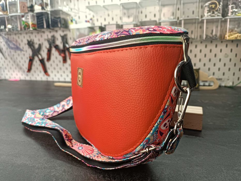 Damska Torebka na ramie i na biodro. Nowoczesny Unikalny Wzór