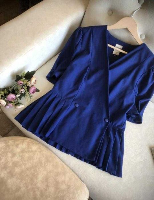 Елегантна блузка-жакет з баскою