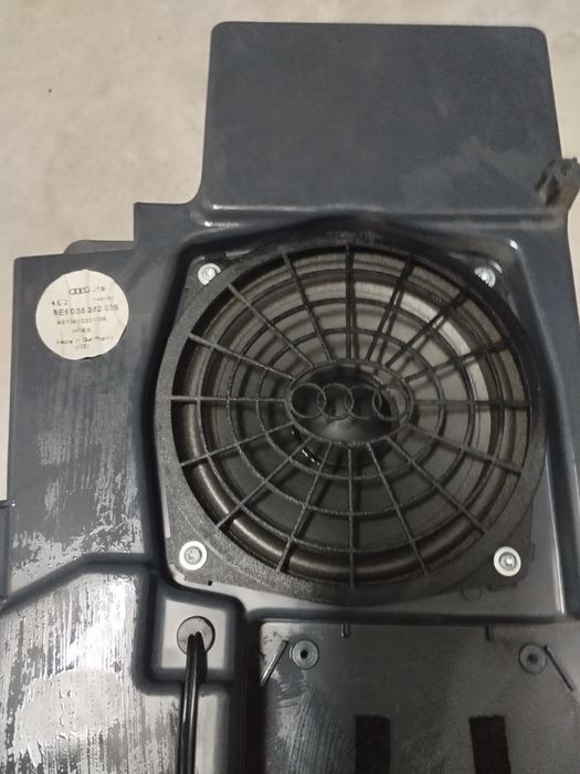 subwoofer audi a4 b6