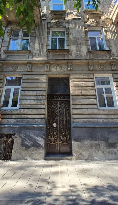 Продаж 4-к квартири в самому центрі Львова. Австрійська сецесія