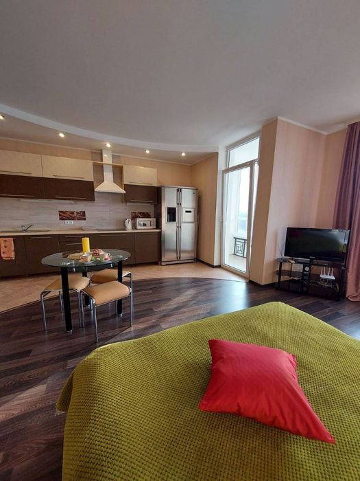 Подобово. Ліфт, Wi-fi, вода працюють без світла! Студія з неймовірним