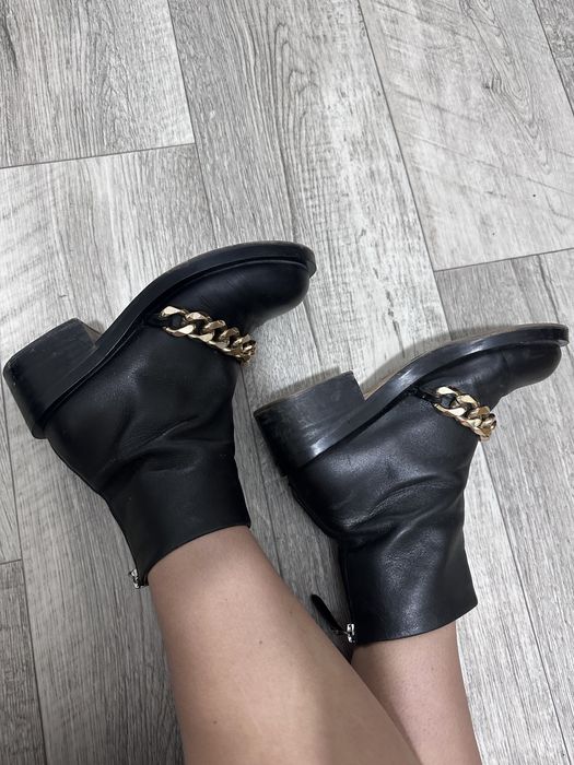 Сапоги с цепочкой