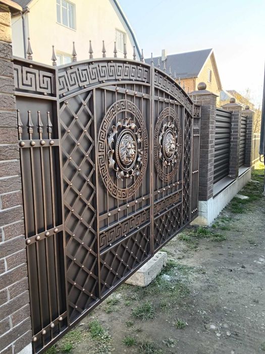 Ворота. Ковані ворота. Ворота з профнастилу. Ворота з ковкою. Брама