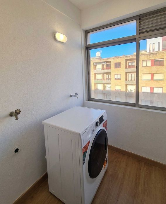 Oportunidade Exclusiva no Centro de Santa Maria da Feira: Imóvel Remodelado com Elevado Potencial (Habitação / Escritórios)