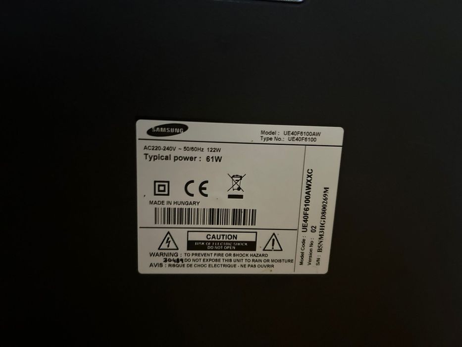TV Samsung UE40F6100AW para peças