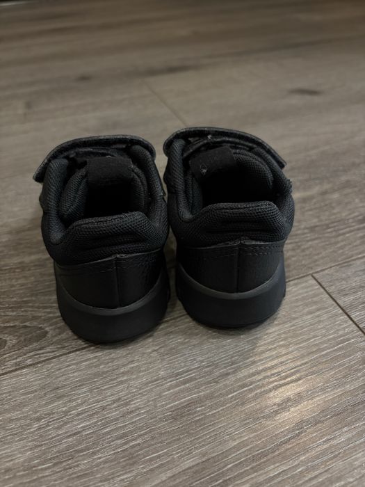 Кросівки adidas