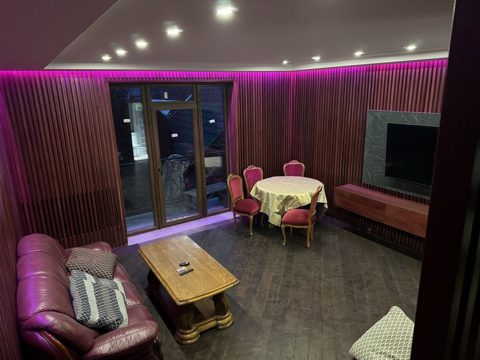 Оренда Дома Три Этажа + Парковка + Камуналка