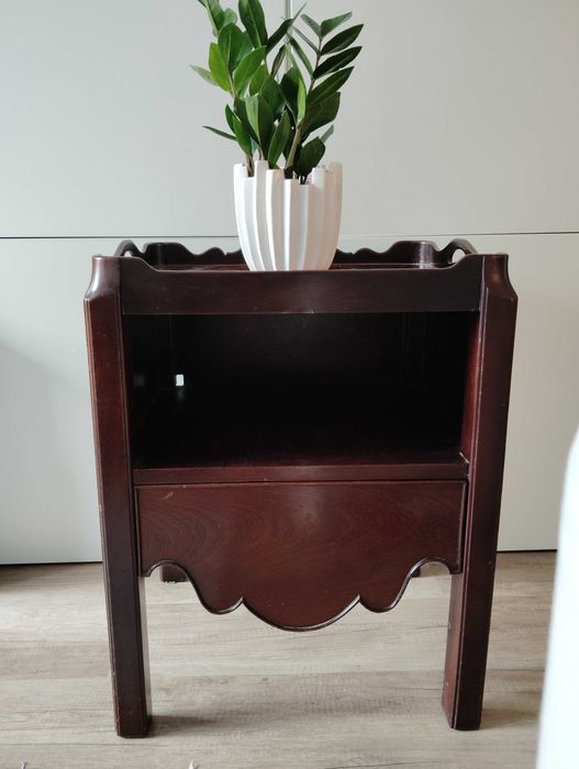 Mesa de apoio - pequena cómoda