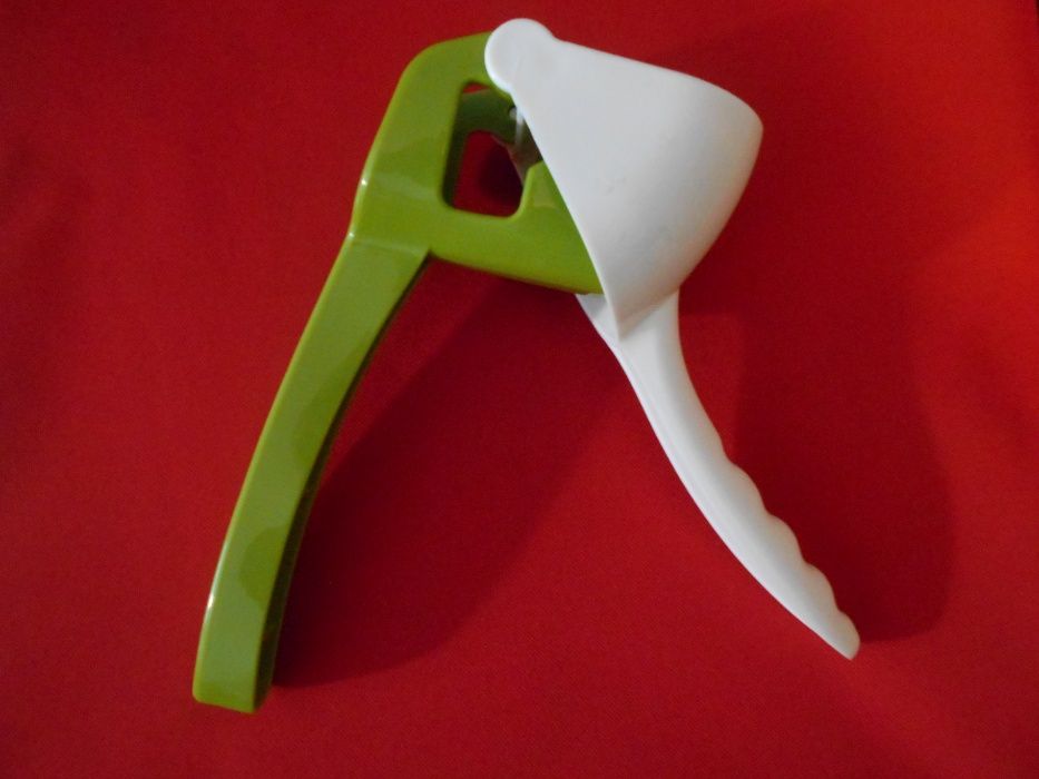 Utensílios de cozinha NOVOS (Passe-vite, espremedor e saleiro)