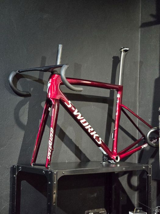 Specialized S-Works Tarmac SL8 – SRAM Red AXS  – Roval