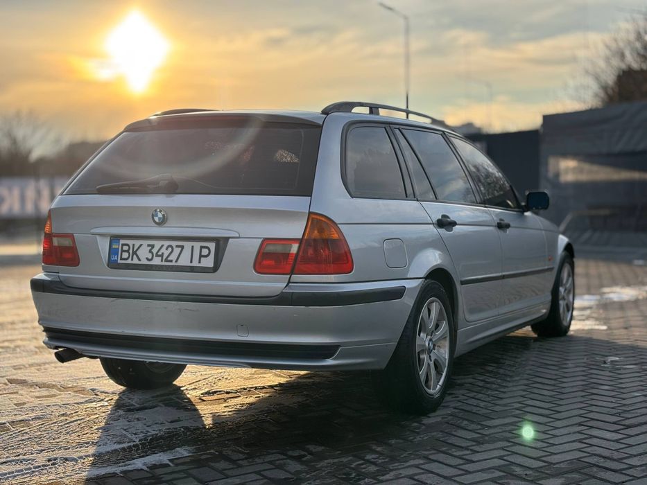 БМВ 318і універсал