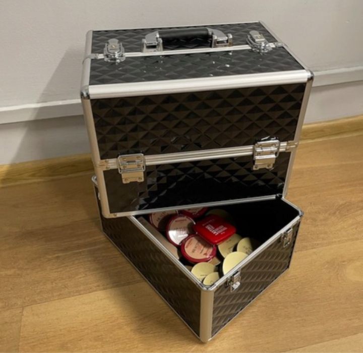 Duży kuferek kosmetyczny XL 3D z odpinanym spodem i zamkiem na klucz