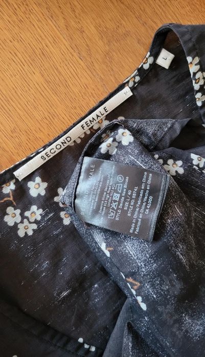 Bluzka w kwiaty, Second Female