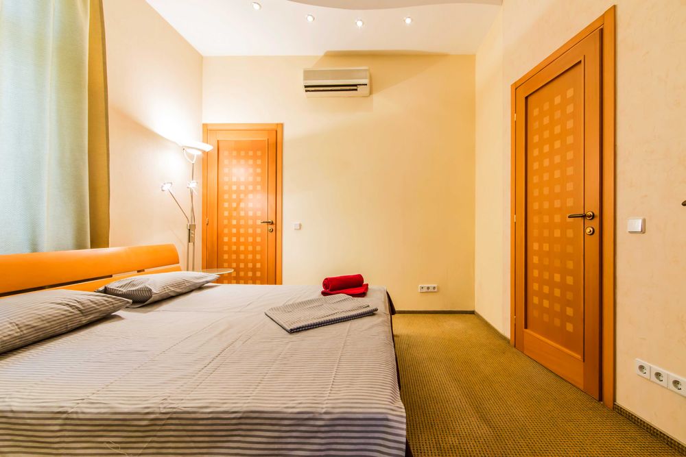 Комфортабельная 3-комнатная квартира в центре на улице Крещатик, 25