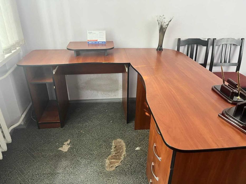 Продам офісні меблі