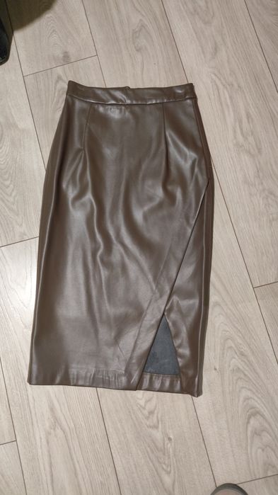 Жіноча юбка з еко шкіри