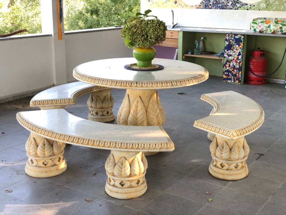 Mesa betão + 3 bancos