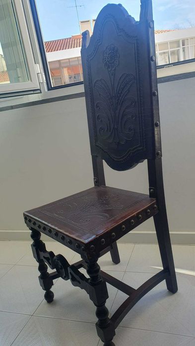 Mesa extensível madeira maciça + 6 cadeiras couro – Excelente estado