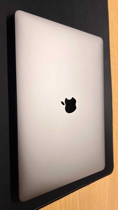 MacBook Pro 13” 2019 i5 2.4GHz 16GB 256GB Space Gray | komplet