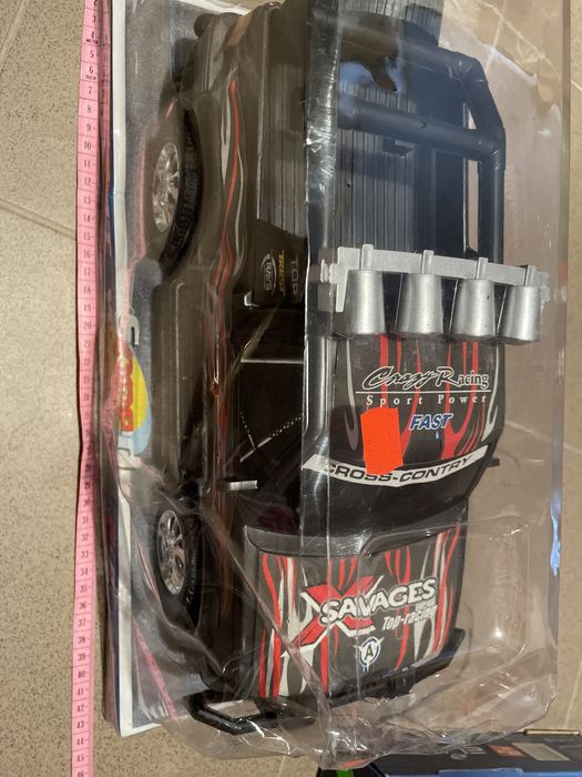 Auto jeep pod kloszem