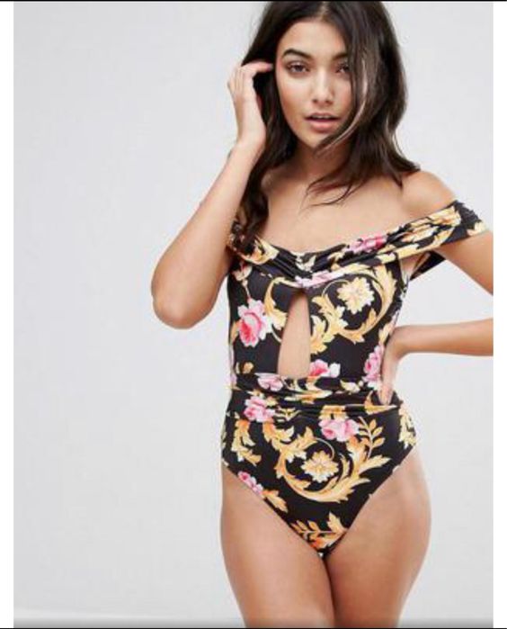Цельный купальник в стиле versace