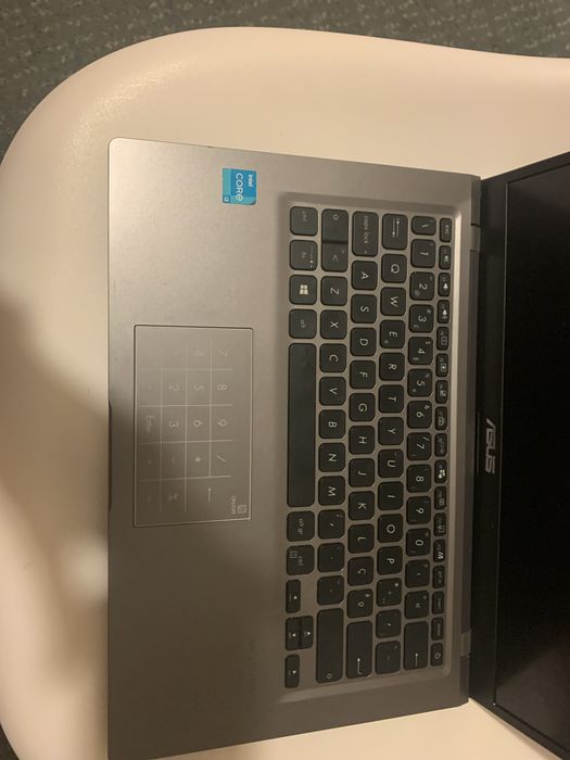 Portatil asus F415EA