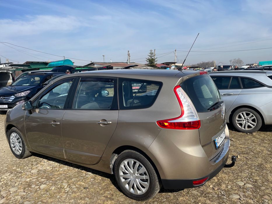 Рено грант сценік