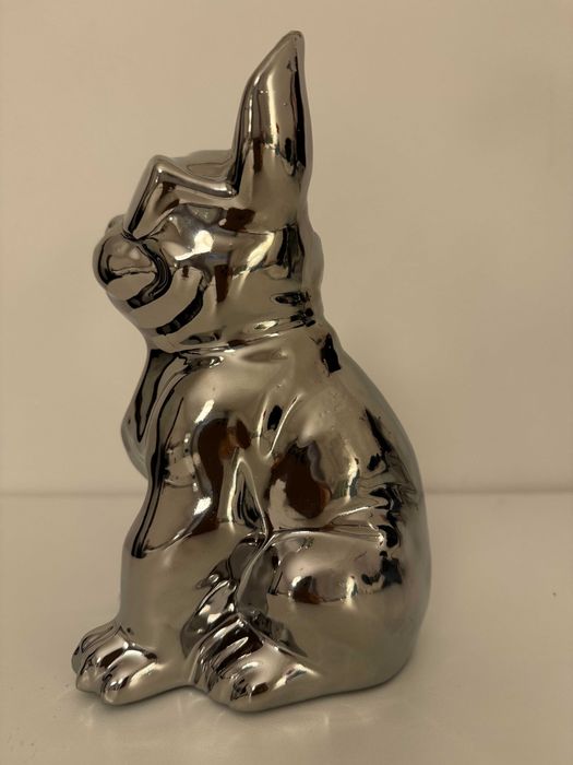 Skarbonka buldog francuski – srebrna, ceramiczna, 22 cm