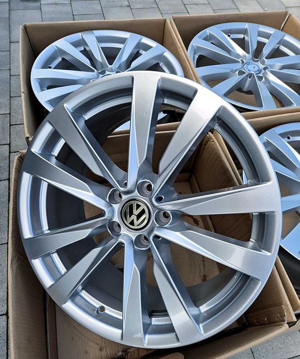 Felgi 19" 5x112 Mercedes OEM Klasa A B C E GLA GLB GLC TPMS Srebrne | #A223