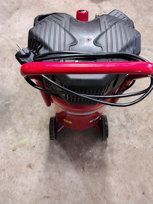 Przenośna Sprężarka z Manometrem i Reduktorem Ciśnienia Einhell 50 l.