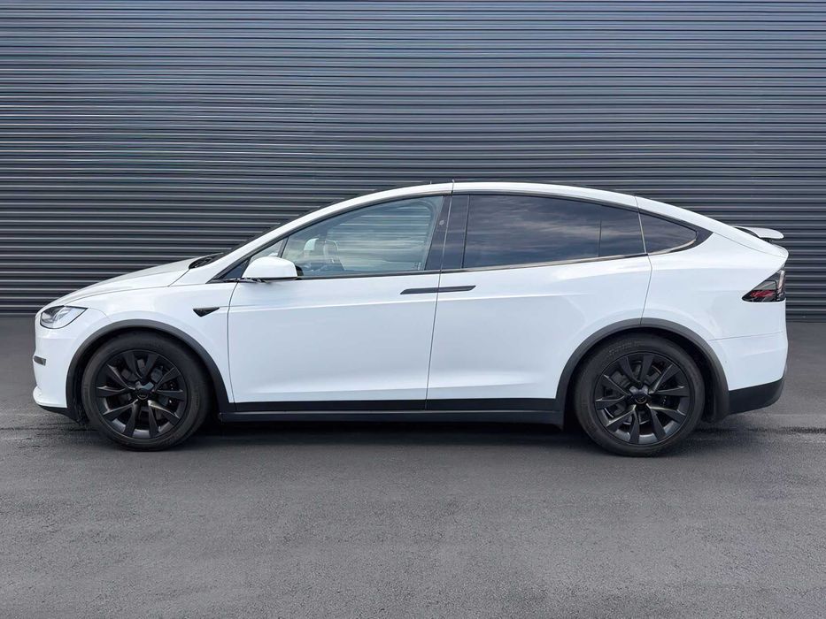 Tesla Model X      2022