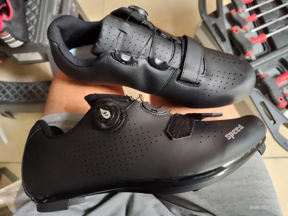 Sapatos speed (25) euros) e Pneus - 4 Pneus: 2 BTWin 25 x 700 (roda 2