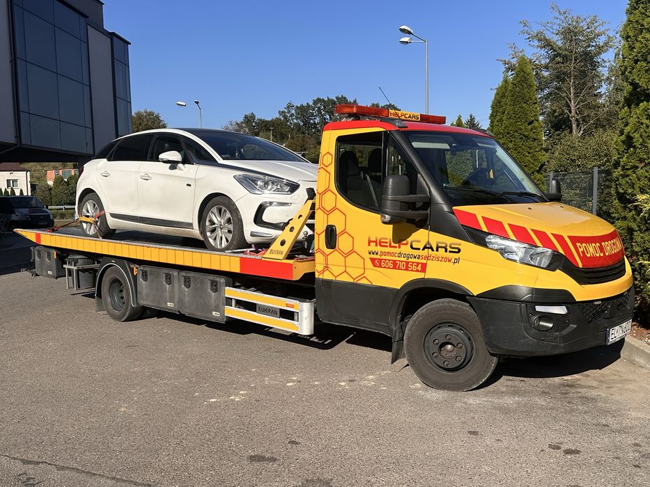Pomoc drogowa holowanie transport maszyn przyczepa laweta autolaweta