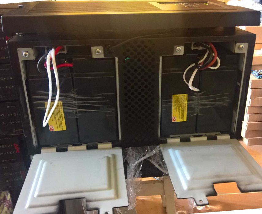 Лінійно-інтерактивний бесперебойник ДБЖ APC Smart UPS 5000ВА