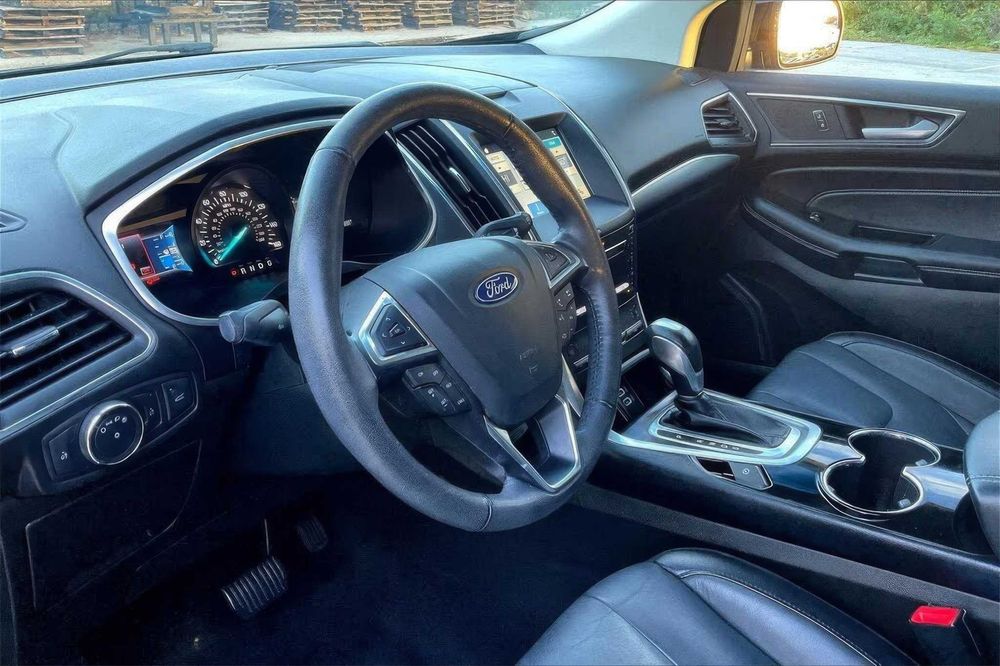 Ford Edge Titanium      2018