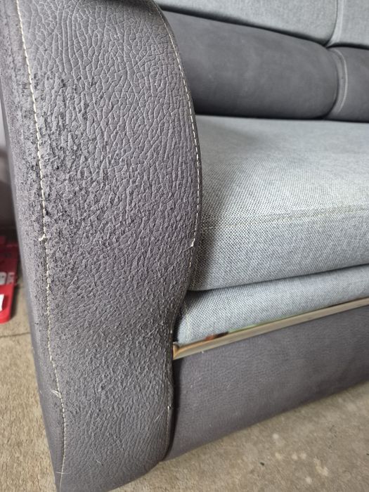 Sofa z sankcja spania plus pufa