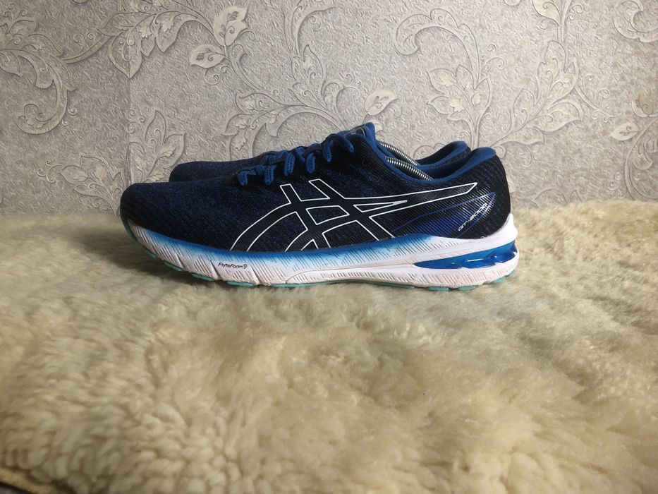 Оригінальні кросівки ASICS Gel GT2000 11 у чудовому стані для бігу волейболу повсядкення  44 5 44 43,5 43 42,5 42 28,25 28 27,5 27 26,5