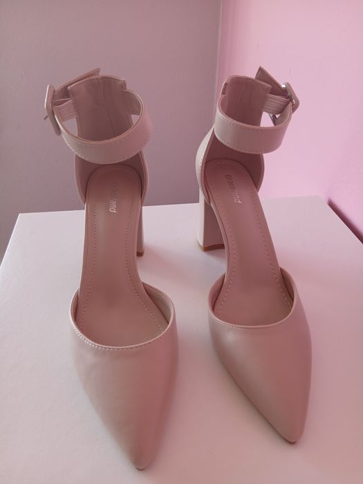 Sapatos salto alto
