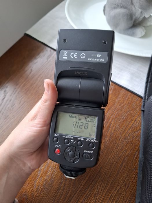 Lampa BŁYSKOWA Yongnuo YN-568EX III do Canon+ 8 akumulatorów